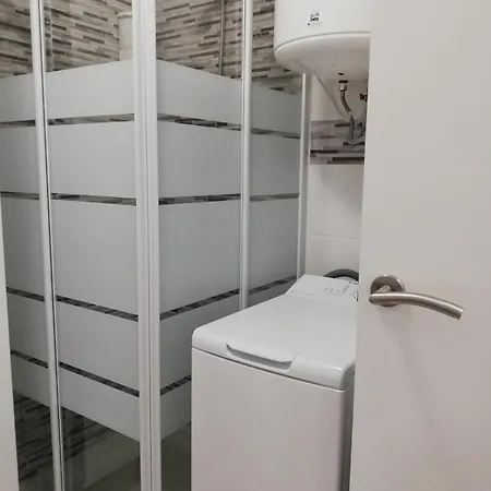 Apartment Fuer 2 Personen Und 1 Kind In *